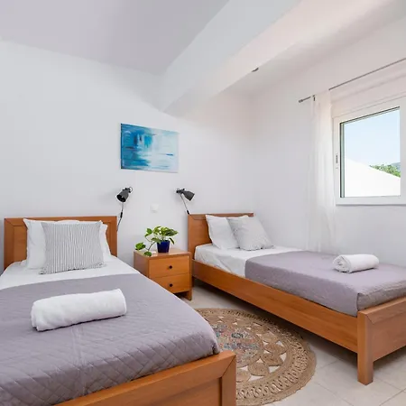 Einalia Homes By The בית נופש