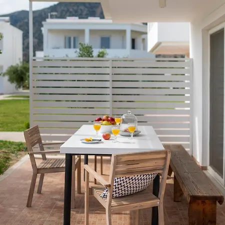 בית נופש Einalia Homes By The